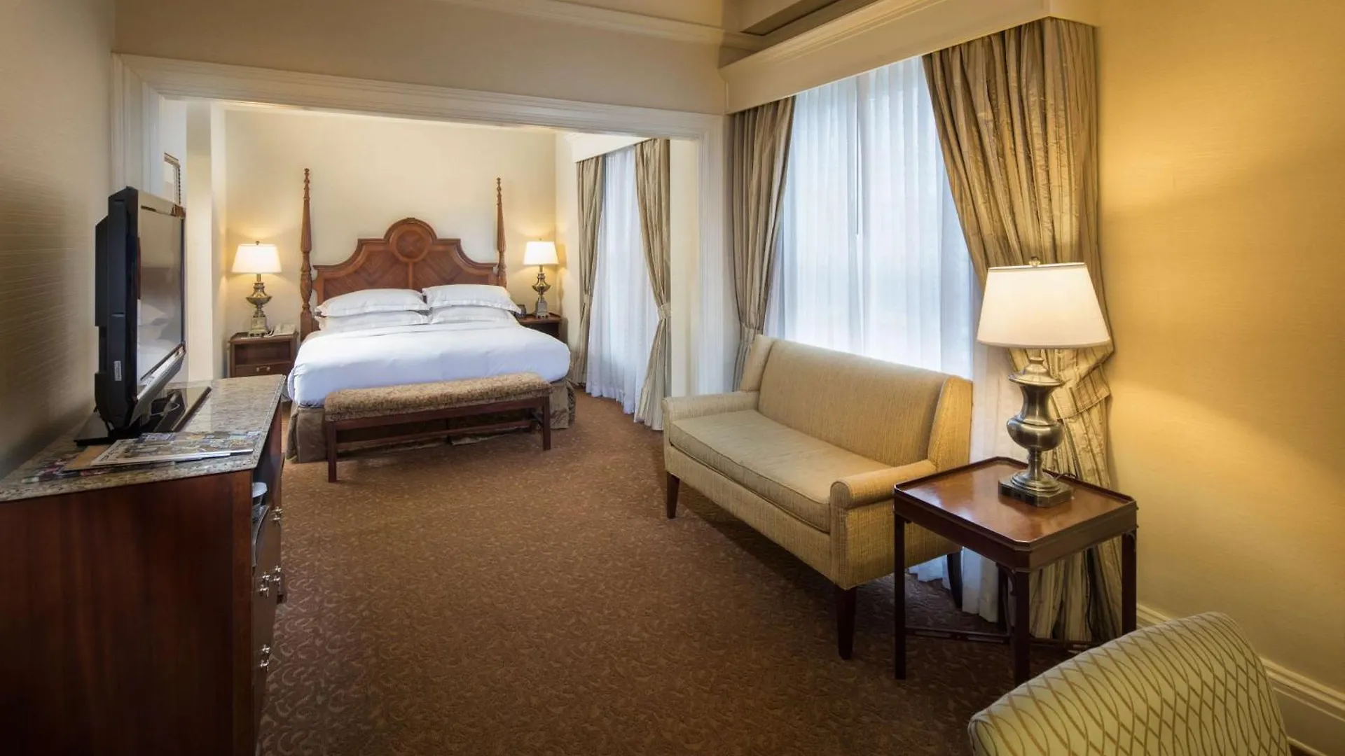 Отель The Seelbach Hilton Луисвилл